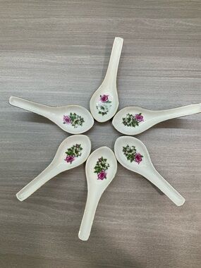 VINTAGE SET OF 6 SOUP‎ SPOONS FLORAL PRINT GOLD RIMMED PORCELAIN OR CERAMIC